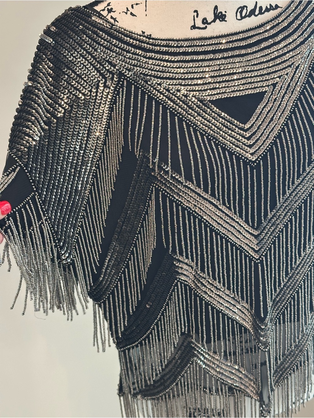 NWOT-VENUS Beaded Fringe Black & Siler size 8 fringe moves with you.